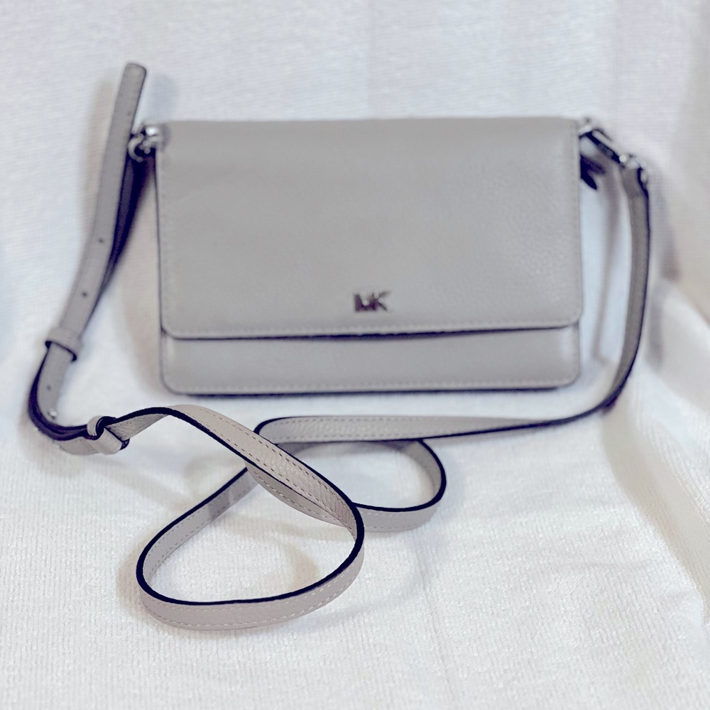 MICHAEL KORS Travel Medium Leather Smartphone Crossbody Bag